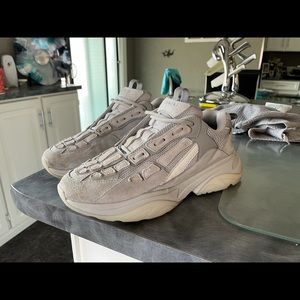 Amiri grey bone runners size 9